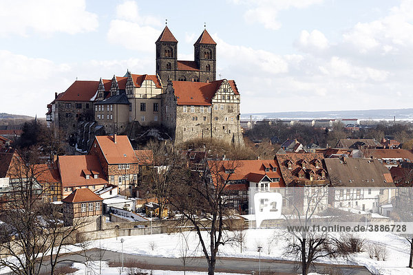 Schlossberg mit Stiftskirche St. Servatii  Winter  Quedlinburg  Harz  Sachsen-Anhalt  Deutschland  Europa
