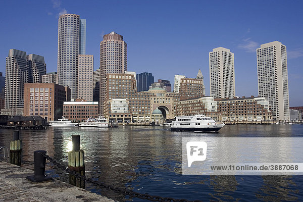 Skyline  am Wasser  Boston  Massachusetts  New England  USA
