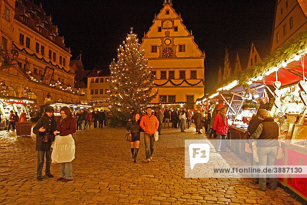 Weihnachtsmarkt  Rothenburg ob der Tauber  Bayern  Deutschland  Europa