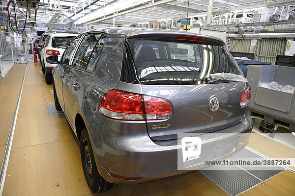 Golf Autoproduktion  VW Werk Wolfsburg  Niedersachsen  Deutschland  Europa