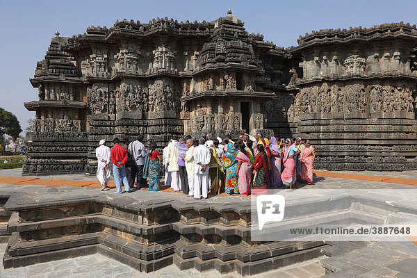 Indian tourist group at the Hoysaleswara Temple  Hoysala style  Halebidu  Karnataka  South India  India  South Asia  Asia