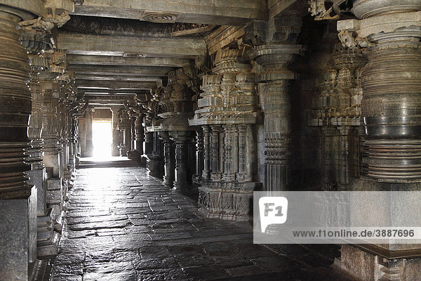 Innenraum des Hoysaleswara Tempels  Hoysala-Stil  Halebidu  Halebid  Karnataka  Südindien  Indien  Südasien  Asien