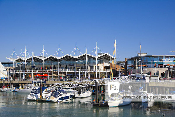 Gunwharf Marina Yachthafen  Gunwharf Quays Kai  Portsmouth  Hampshire  England  Großbritannien  Europa