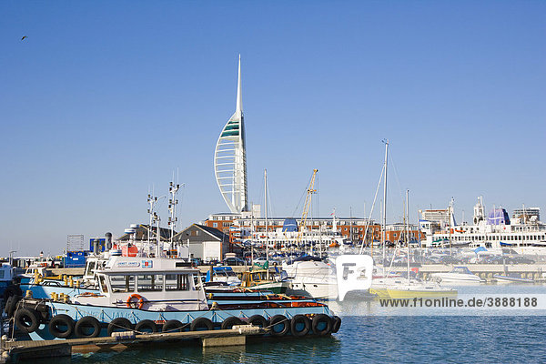 Inner Camber Dock  Inneres Hafenbecken vor Spinnaker Tower  Portsmouth  Hampshire  England  Vereinigtes Königreich  Europa