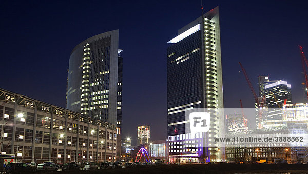 Blick von der Messe Frankfurt auf das Pollux-Haus und die Commerzbank  Frankfurt  Hessen  Deutschland  Europa