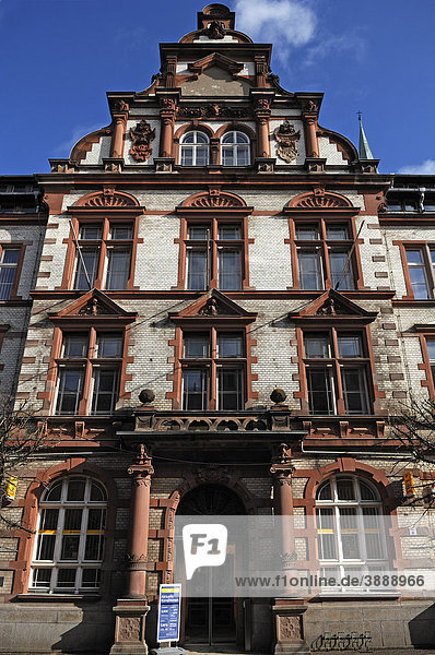 Reich verzierte Fassade des Hauptpostamtes  1892 bis 1897 im Stil der Neorenaissance erbaut  Mecklenburgstraße  Schwerin  Mecklenburg-Vorpommern  Deutschland  Europa