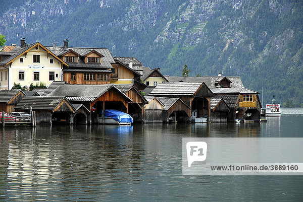 Bootshäuser  Hallstatt am Hallstätter See  UNESCO-Welterbe  Salzkammergut  Alpen  Oberösterreich  Österreich  Europa