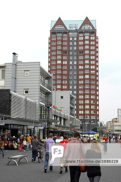 Moderne Architektur  Fußgängerzone in der Hoogstraat  Wohnturm Statendam  Rotterdam  Zuid-Holland  Süd-Holland  Niederlande  Europa