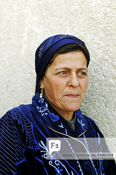 Frau der aramäischen Bevölkerung im Dorf Djabadin nahe Maalula  Syrien  Naher Osten  Asien