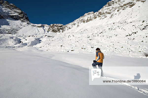 Schneeschuhwanderer  Rifflsee  Pitztal  Tirol  Österreich  Europa
