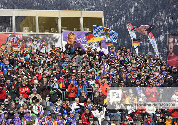 Maria Riesch Fanclub  Zuschauertribüne im Olympia-Skistadion in Garmisch-Partenkirchen  Slalom-Wettbewerb am Gudiberg  Bayern  Deutschland  Europa