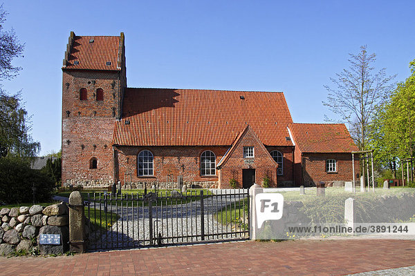 Historische Kirche in Sülfeld  Kreis Segeberg  Schleswig-Holstein  Deutschland  Europa