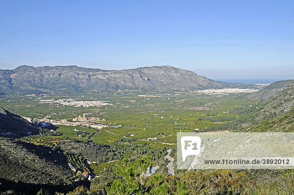 Übersicht  Weitsicht  Tal  Berge  Küste  Simat de la Vall Digna  Simat  Vall Digna  Gandia  Costa Blanca  Provinz Valencia  Spanien  Europa