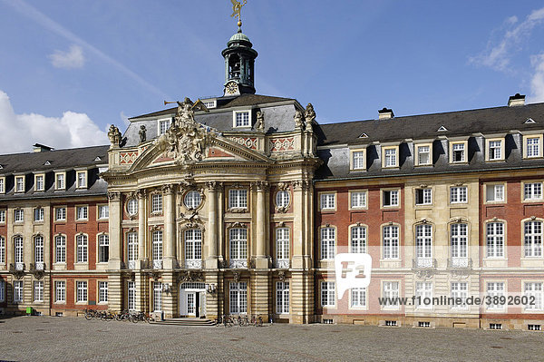 Fürstbischöfliches Residenzschloss  erbaut von J.K. Schlaun ab 1767  Münster  Nordrhein-Westfalen  Deutschland  Europa