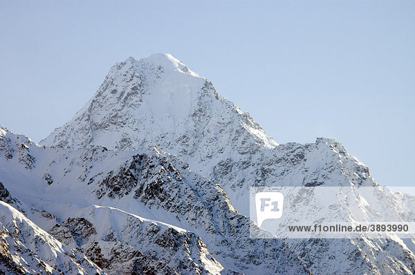 Bergrücken und Schnee  Winter  Chugach Mountains Gebirge  Alaska  USA