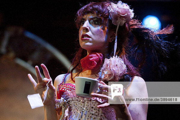 Beth - The Blessed Contessa  Sängerin und Showtänzerin von Emilie Autumn live beim einzigen Schweizer Konzert im Club Härterei in Zürich  Schweiz