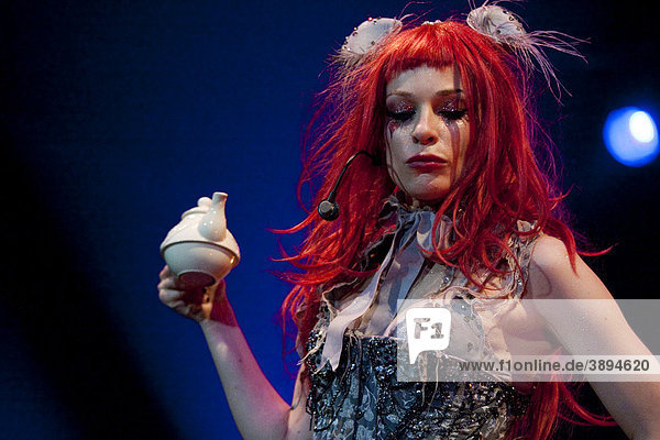 Die US-amerikanische Musikerin  Lyrikerin  Songwriterin  Sängerin und Autorin Emilie Autumn live beim einzigen Schweizer Konzert im Club Härterei in Zürich  Schweiz