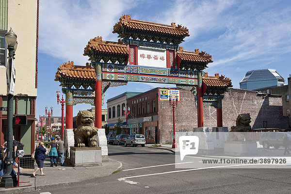 Chinesisches Tor an der W Burnside Street  China Town  Portland  Oregon  USA