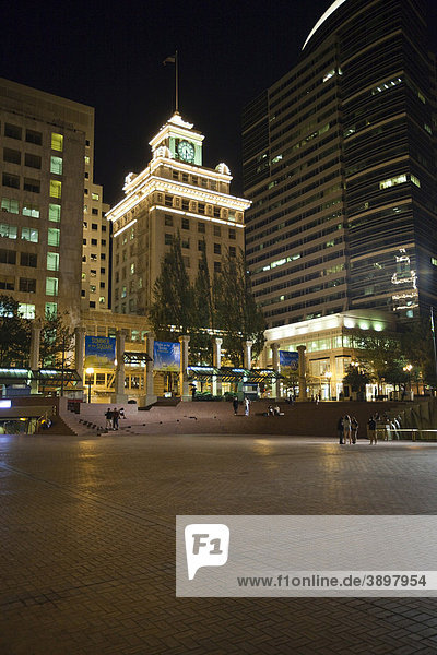 View of the Pioneer Courthouse Square and the Jackson Tower  Portland  Oregon  USA
