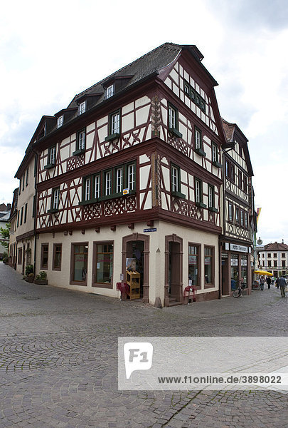 Historisches Fachwerkhaus im Zentrum von Lohr  Große Kirchgasse  Lohr am Main  Hessen  Deutschland  Europa