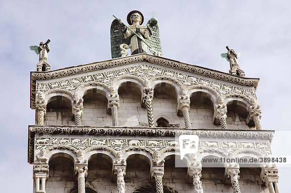 Fassade der Kirche San Michele in Foro  Lucca  Toskana  Italien  Europa