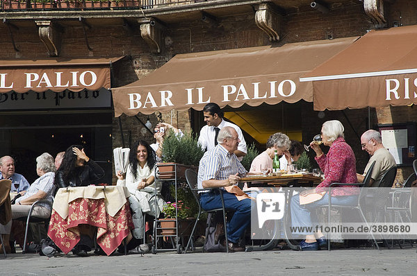 Straßencafe  Restaurant  Piazza del Campo  Siena  Toskana  Italien  Europa