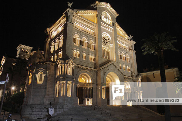 Kathedrale bei Nacht  Altstadt  Fürstentum Monaco  CÙte d'Azur  Mittelmeer  Europa