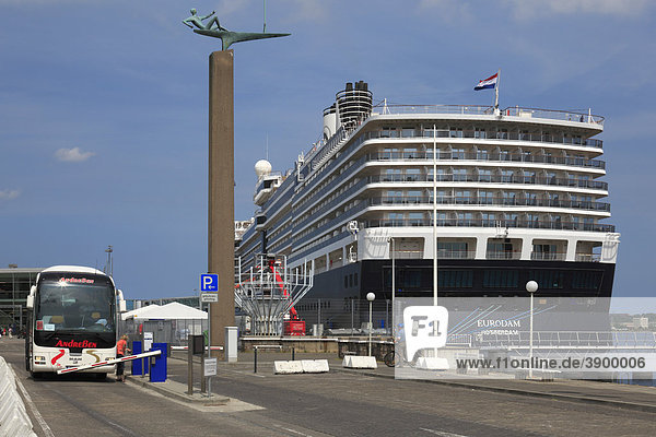 Luxury liner in harbour  Kiel  Schleswig-Holstein  Germany  Europe
