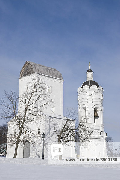 Wasserturm und Glockenturm  Staatliches Freilichtmuseum Kolomenskoje  Moskau  Russland