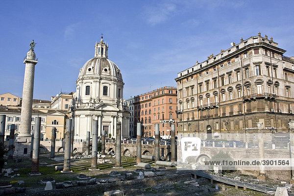 Santissimo Nome di Maria Kirche mit dem Trajansforum und Säulen  Architekt Antoine Derizet  1736-1751  Rom  Italien  Europa