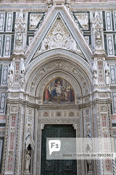 Eingangsportal am Dom Santa Maria del Fiore  UNESCO-Weltkulturerbe  Florenz  Toskana  Italien  Europa