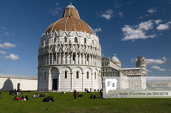 Baptistry of the cathedral of Santa Maria Assunta and Campanile  baptistery  Leaning Tower  UNESCO World Heritage  Pisa  Tuscany  Italy  Europe