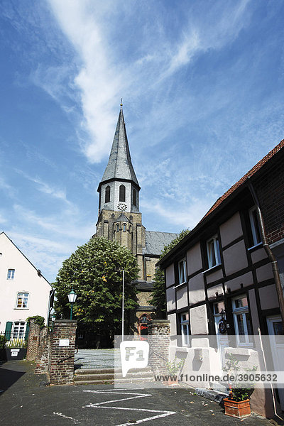 Die Altstadt von Zons,  früher Feste Zons,  Stadtteil der Stadt Dormagen,  Niederrhein,  Nordrhein-Westfalen,  Deutschland,  Europa