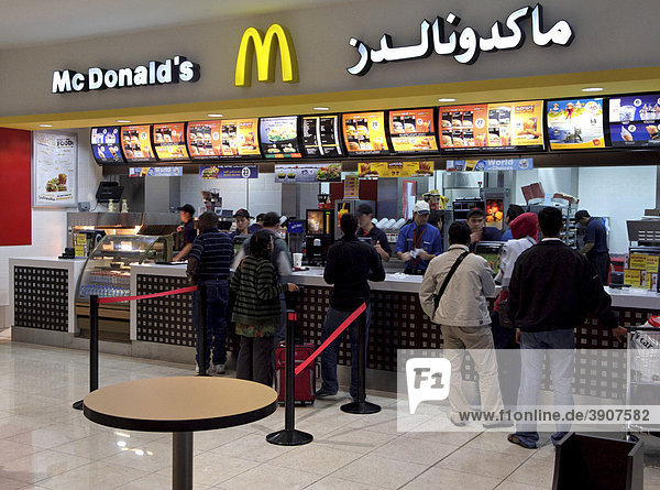 Mc Donald's Laden  Internationaler Flughafen Dubai  Vereinigte Emirate  Naher Osten