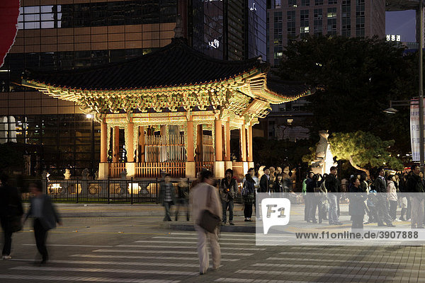 The Bigak Pavilion in traditional architecture near Gwanghwamun Plaza in downtown Seoul at night  South Korea  Asia