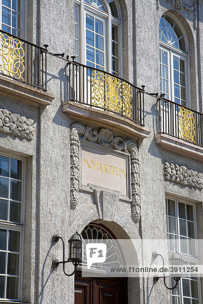 Fassade des Mozarteum  Salzburg  Österreich  Europa