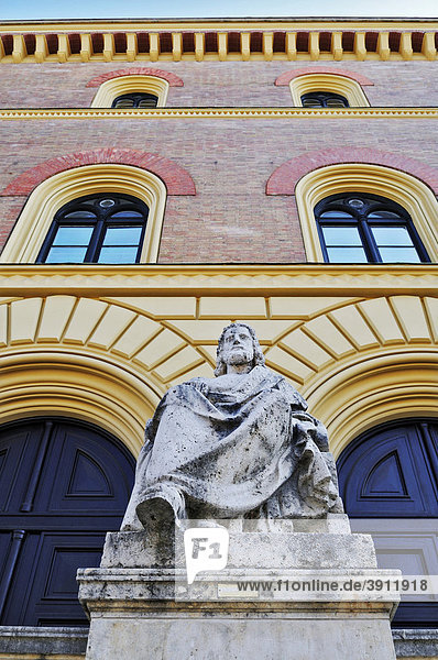 Aristoteles vor der Bayerischen Staatsbibliothek  München  Bayern  Deutschland  Europa