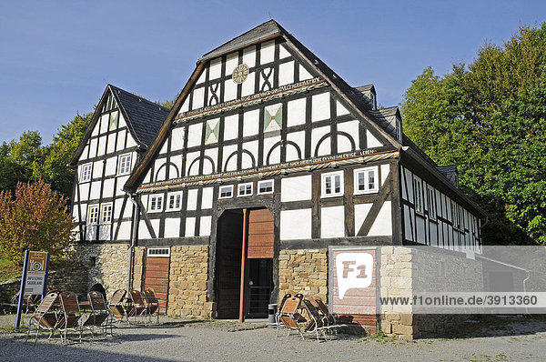 Sauerländer Dorf  historisches Fachwerkhaus  Freilichtmuseum  westfälisches Landesmuseum für Volkskunde  Detmold  Nordrhein-Westfalen  Deutschland  Europa