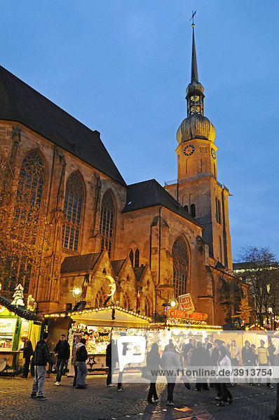 Reinoldikirche  Church of St. Reinoldus  Christmas market  Dortmund  North Rhine-Westphalia  Germany  Europe