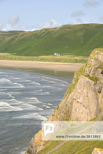 Klippe  Strand  Hügelkette  Rhossili Beach  Gower Peninsula  Wales  Großbritannien  Europa