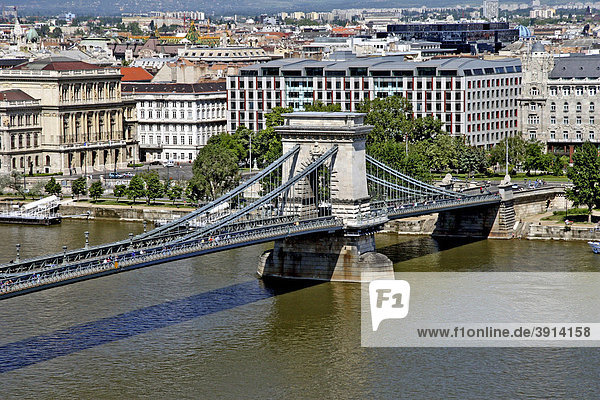 Kettenbrücke  SzÈchenyi L·nchÌd  Donau  Budapest  Ungarn  Europa