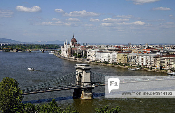 Parlament  Kettenbrücke  Donau  Budapest  Ungarn  Europa