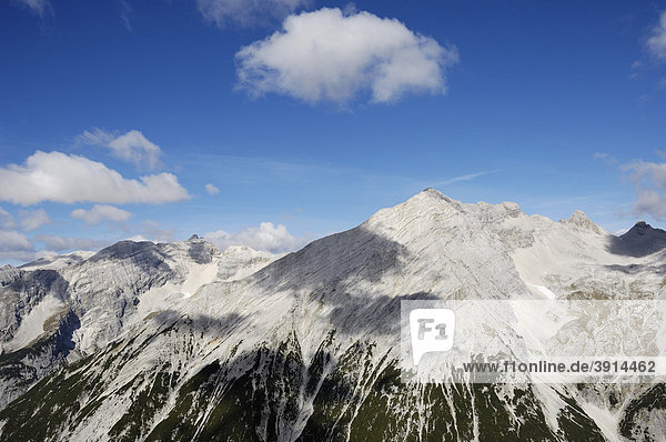 View from Suntigerspitze Mountain to Vomper Mountain Range  Karwendel Mountains  Tyrol  Austria