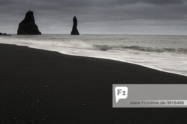 Schwarzer Strand in der Nähe von Vik  Südküste  Island  Europa
