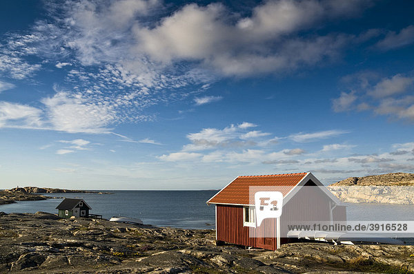 Holzhäuser in Smögen an der Westküste von Schweden  Skandinavien  Europa