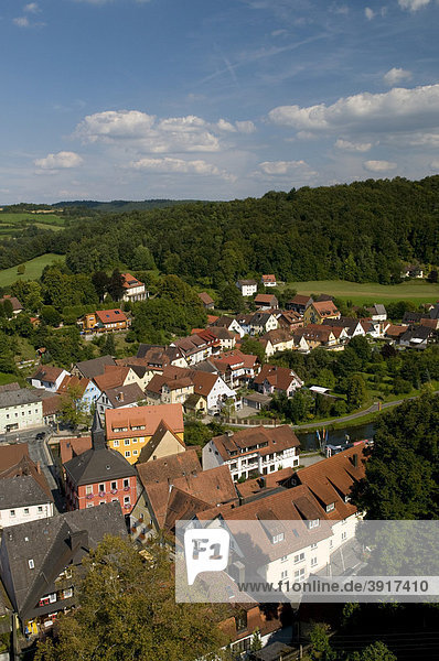 Ausblick von der Burganlage auf Waischenfeld  Wiesenttal  Fränkische Schweiz  Franken  Bayern  Deutschland  Europa