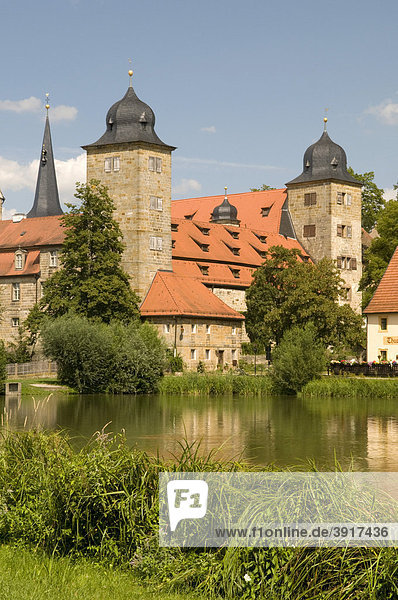 Am Weiher gelegenes Schloss Thurnau  Fränkische Schweiz  Franken  Bayern  Deutschland  Europa