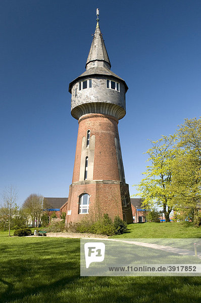 Wasserturm im Schlosspark  Husum  Nordseeküste  Nordfriesland  Schleswig-Holstein  Deutschland  Europa