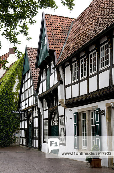Fachwerkhaus mit Weinstube in der Altstadt  Osnabrück  Niedersachsen  Deutschland  Europa