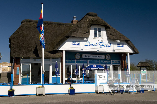 Reetgedecktes Haus  Restaurant Insel-Fisch  Norderhafen  Insel Nordstrand  Schleswig-Holstein  Deutschland  Europa